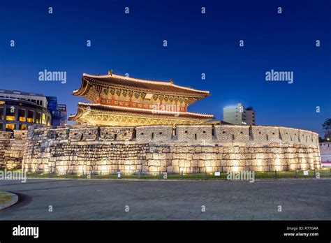 Dongdaemun gate Seoul Stock Photo - Alamy