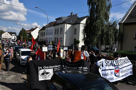 Gedenken An Toten Fl Chtling Nach Brandanschlag In Saarlouis Vor Jahren