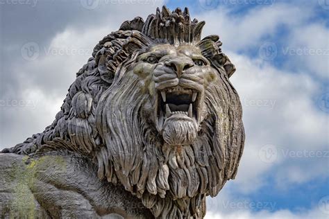 english lion statue british symbol 20180292 Stock Photo at Vecteezy