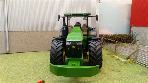 Siku 1 32 John Deere 8R 370 Carpet Farmer