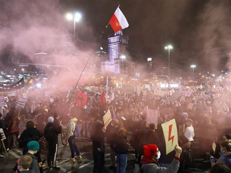 Strajk Kobiet Pobicia krew i łzy Dramatyczne sceny na protestach