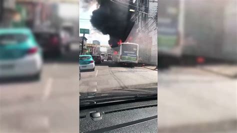 Urgente Homem Joga Gasolina E Ateia Fogo Em Passageiros De Nibus No