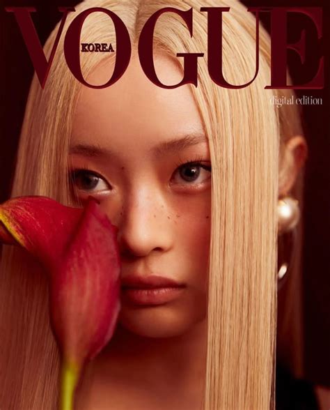 Pin By ᯓ★muchu★ᯓ On 𝙽𝚎𝚠𝙹𝚎𝚊𝚗𝚜 Vogue Korea Vogue Magazine Cover