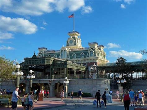 The Walt Disney World Railroad in the Magic Kingdom - Military Disney Tips