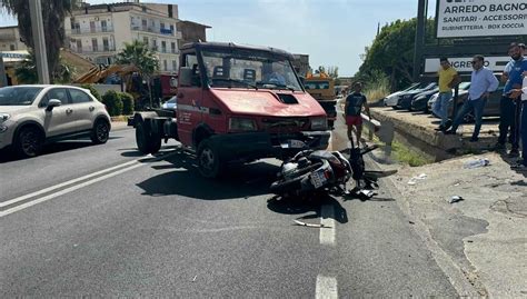 Incidente Stradale Lungo La Statale 115 Centauro Ferito In Scontro Tra