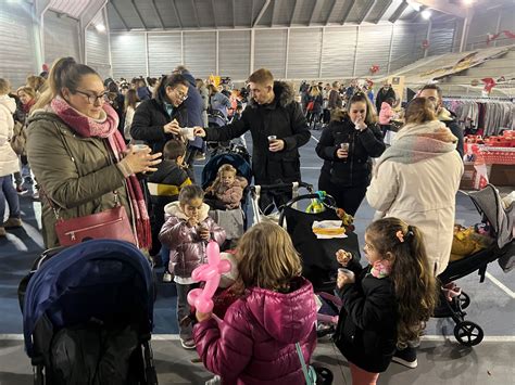 Los vecinos agotan los 150 tickets del chocolate con churros en el