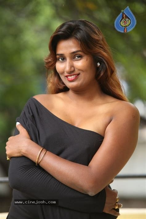 Swathi Naidu New Pics Photo 32 Of 32