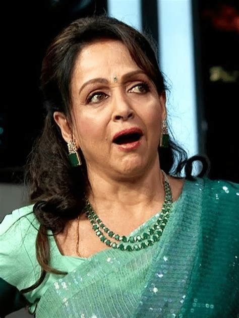 Dharmendra S On Screen Kiss With Shabana Azmi Hema Malini S Reaction