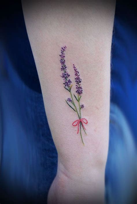 Тату ветка лаванды - фото салона Tattoo Times, узнай цену на сайте.
