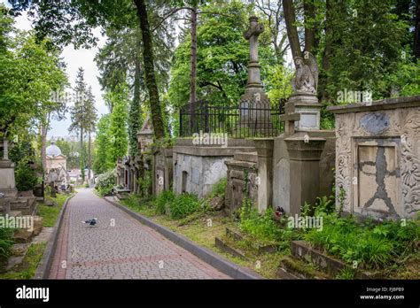 Tomb Cemetery Hi Res Stock Photography And Images Alamy