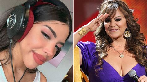 Yeri Mua Se Caracterizó De Jenni Rivera Y Volvieron A Lloverle Críticas