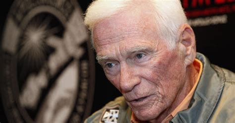 Gene Cernan Last Man To Walk On The Moon Dies At 82 Cbs News