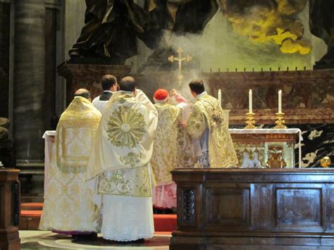 Catholicvs M S Im Genes De La Santa Misa Pontifical Oficiada Por El