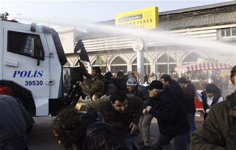 Police Fire Teargas Water Cannon At Istanbul Protesters Reuters