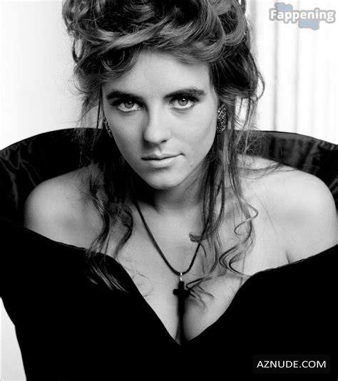 Elizabeth Hurley Sexy And Nude Poses Her Alluring Tits And Figure For The John Stoddarts