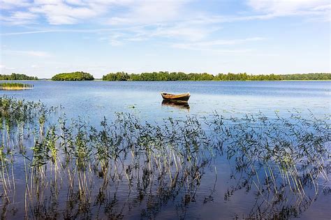 10 Largest Lakes In Europe - WorldAtlas