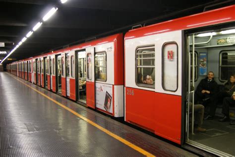 Fiamme Da Un Treno Paura Sulla Metro M Evacuata La Stazione Di Pero