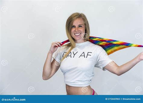 Una Hermosa Mujer Lgbt Mostrando Orgullo Gay Imagen De Archivo Imagen De Libertad Hembra