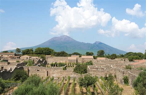 Tour Pompeii Sorrento And Positano Amalfi Coast From Naples Lis