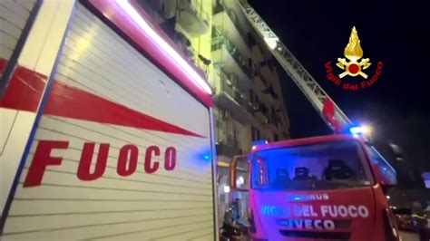 Appartamento In Fiamme A Posillipo I Vigili Del Fuoco Intervengono E