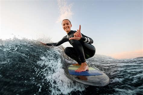 Comment choisir une planche de surf pour débutant notre guide