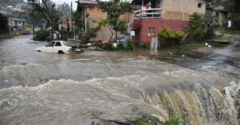 Chuvas Deixam Desalojados Em Cidades Do Rs Fotos Uol Not Cias