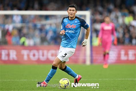 英언론 벌써 상상 중 “김민재 맨유 등번호 몇 번” 손에 잡히는 뉴스 눈에 보이는 뉴스 뉴스엔