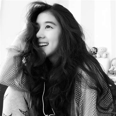 Cô nàng xứng danh hot girl thời đại mới Xinh xắn học giỏi hát hay mà đàn cũng đỉnh