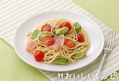 迷ったらこれ！アボカドとトマトの冷製パスタ♪｜おいしいレシピ エバラ食品