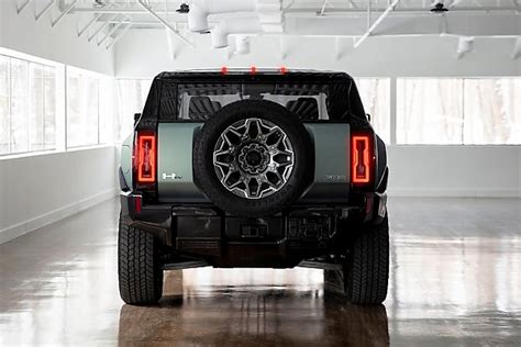 The First Gmc Hummer Ev Suv Sells For K Proceeds Goes To