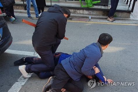 오세훈 유세차량에 흉기 들고 접근한 50대에 실형 구형 한국경제