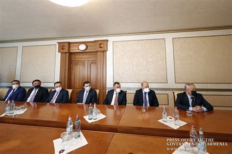 Nikol Pashinyan Arayik Haroutunyan Discuss Economic Development And