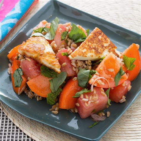 Recipe Tomato Watermelon And Farro Salad With Seared Halloumi Blue Apron