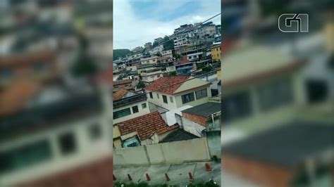 Moradores Registram Intenso Tiroteio No Complexo Da Penha Zona Norte