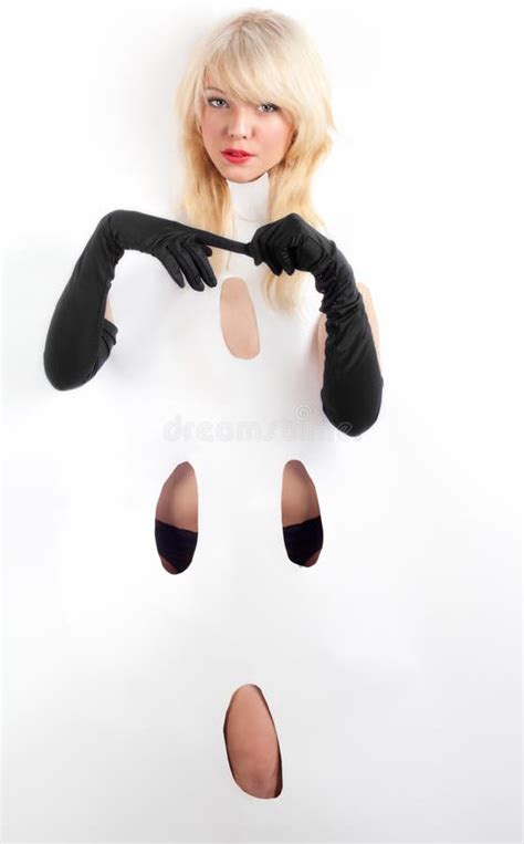 Femme Derri Re Le Fond Blanc Avec Des Sorties De Coupure Photo Stock Image Du Blonde Beaut