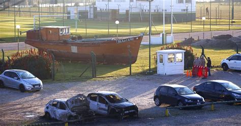 Así quedaron los autos de los futbolistas tras el violento ataque en