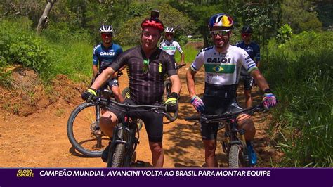 Vídeo Campeão Mundial Henrique Avancini volta ao Brasil para montar