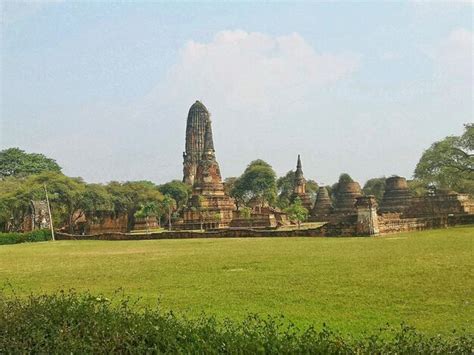 Premium Photo | Ruins of ayutthaya ancient capital of the kingdom of ...