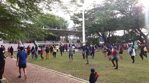 Tingkatkan Imun Warga Senam Bareng Di Taman Pakui Sayang Makassar