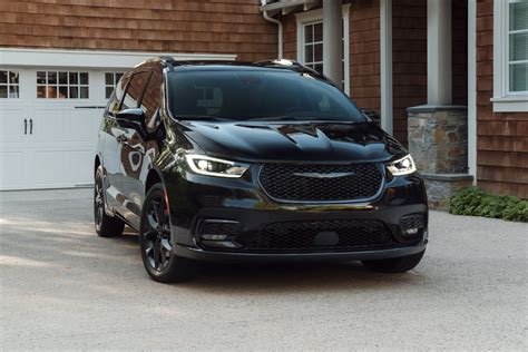 Chrysler Pacifica Debuts With Fresh Looks Awd New U Connect And