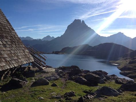 Le refuge et le lac d Ayous Vallée d Ossau Pyrénées Atlantiques