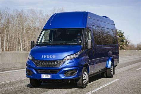 Minibus Gnv Iveco Pr Sente Son Nouveau Daily Access Cng