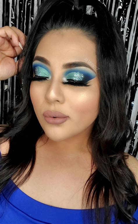 Blue Makeup Eyeshadow With Flakes Maquillaje Azul Sombra Azul Con