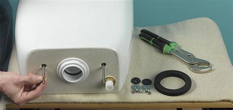 Ответы Mail.ru: Почему болты крепления бачка к унитазу делают такие ...