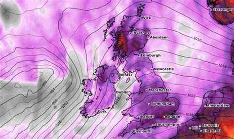 Uk Snow Latest 19 Inches Of Snow And Vicious Winds Batter Nation As