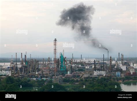 Barrancabermeja refinery hi-res stock photography and images - Alamy