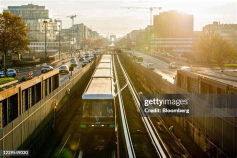 La Defense Paris Metro Photos and Premium High Res Pictures - Getty Images