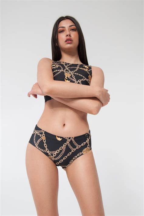 6 Hot Sexy Aida Caire Bikini Pics