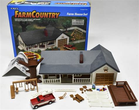 Mint Unused Ertl Farm Country John Deere Dealership Set In