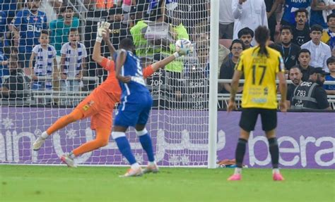 كأس خادم الحرمين الهلال يضرب موعداً في النهائي بفوزه على الاتحاد بهدف